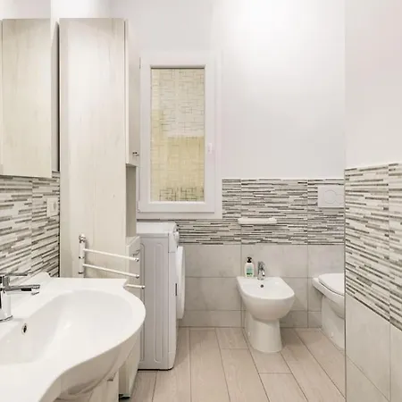 New And Beautiful House In The Heart Of Rome